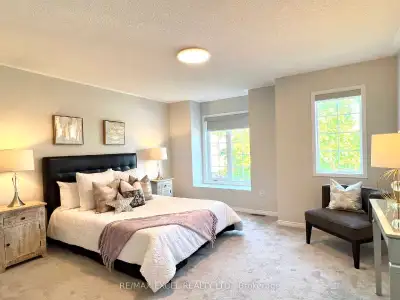 Bright beautiful semi in Churchill Meadows