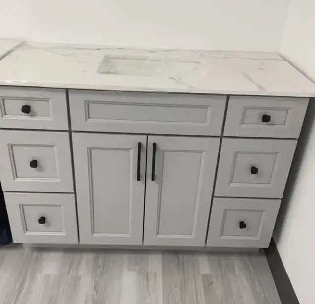 Bathroom vanities LED mirrors in Home Décor & Accents in Oakville / Halton Region - Image 5