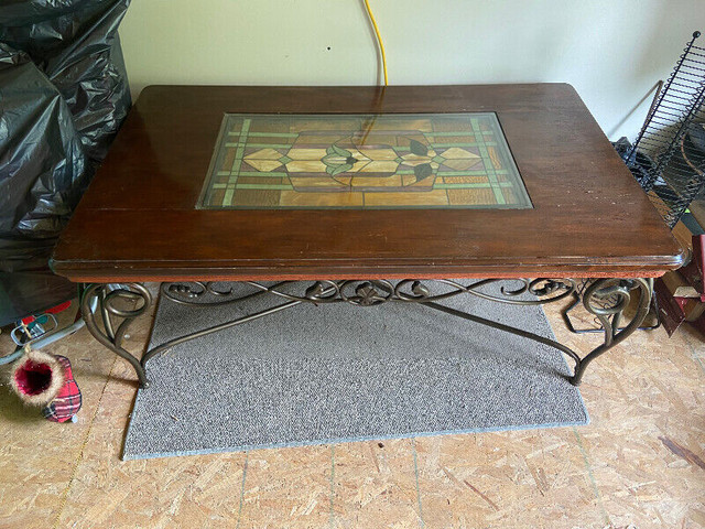 Solid Wood Coffee Table with Stained Glass Insert. in Coffee Tables in Belleville - Image 3