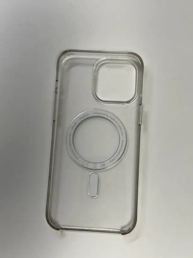 Genuine Apple iPhone 15 Pro Max Clear Case with MagSafe in General Electronics in Windsor Region - Image 3
