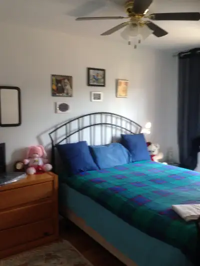 Chambre Climatisé bien éclairée/meublée / Wi-Fi/ Très propre, et très Calme / pour une seule personn...