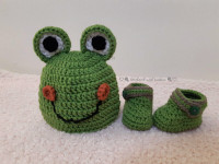 19. Baby Frog crochet gift set // Hat and Shoes Set