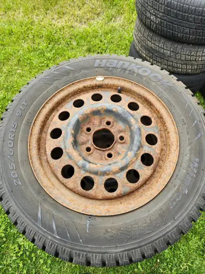 Used snow tires on rims 205/60R15 5-lug pattern Pick up east guelph