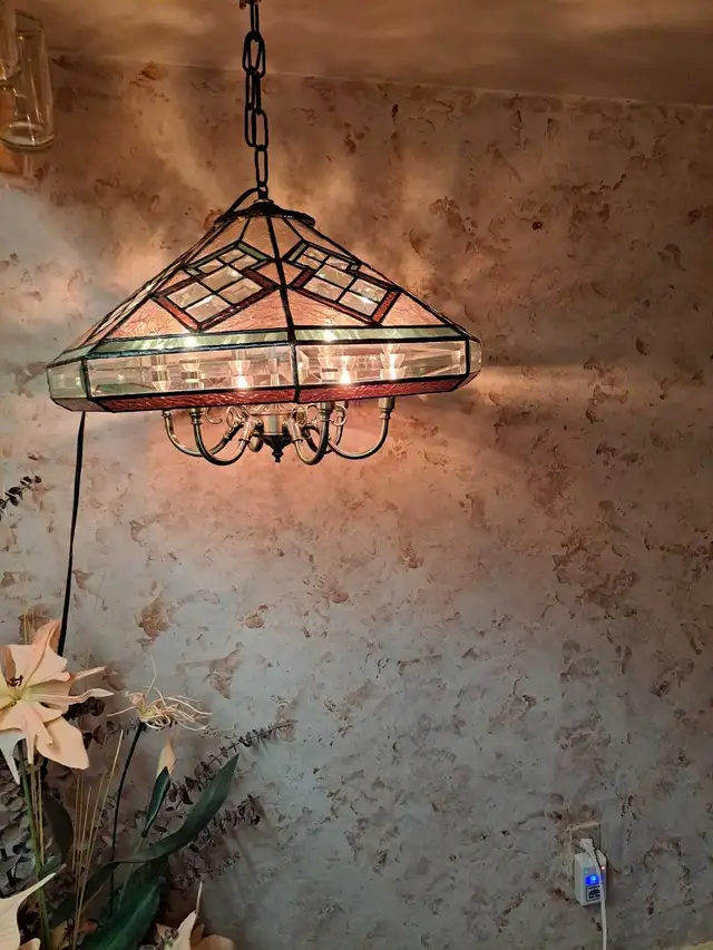 STAINED GLASS CHANDELIER in Indoor Lighting & Fans in Owen Sound - Image 3