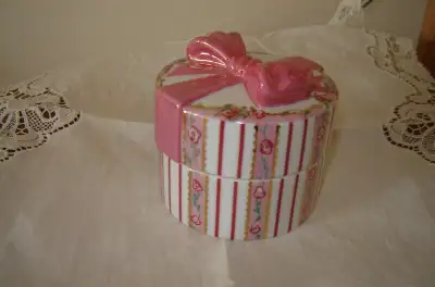 Charming Ardleigh Elliott music and trinket box. Titled “Always My Daughter (now too my friend)” . F...