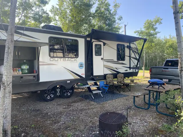 2022 330RL Outback in Fishing, Camping & Outdoors in Lloydminster - Image 3