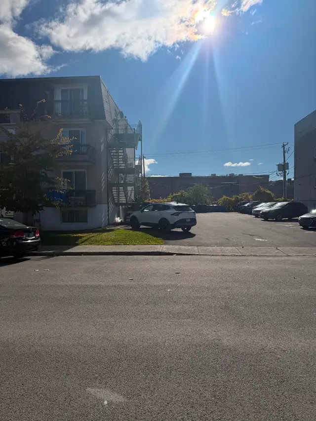 À LOUER – STATIONNEMENT EXTÉRIEUR À LAVAL | Storage & Parking for Rent ...