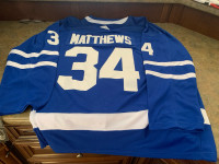 Matthews XL Maple Leafs jersey