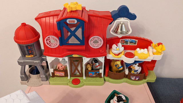Fisher price deluxe farm set in Toys & Games in City of Toronto