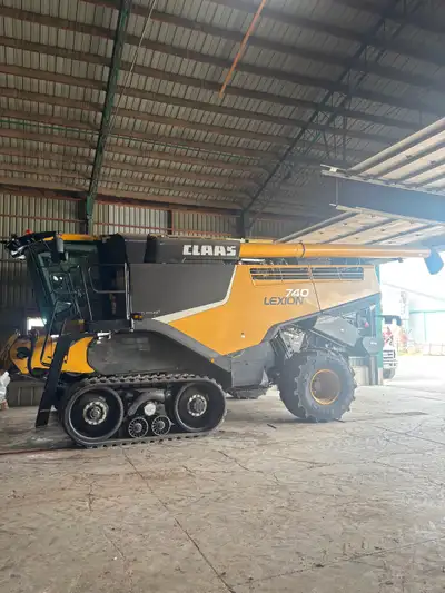 2019 Claas 740TT Clean combine, turbo chopper, HD feeder house, auto lube, power extension on hopper...