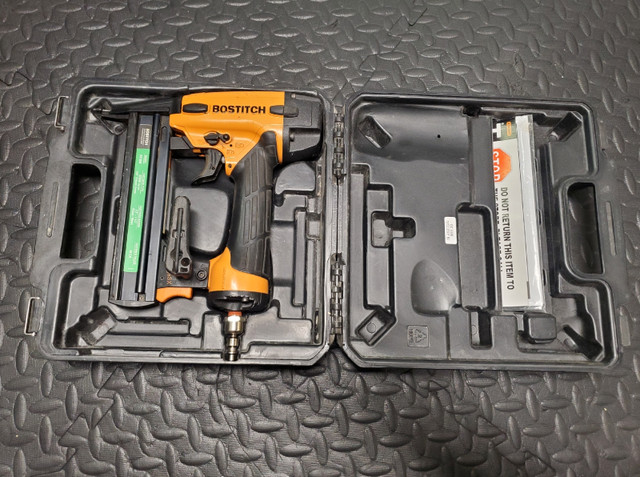 Bostitch SX1838 Finishing Stapler in Power Tools in Calgary - Image 4