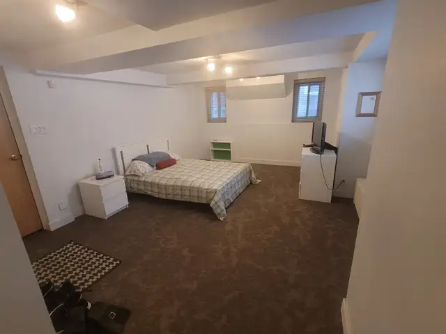 Grand Chambre avec toilet privé en face de HEC, et UdeM in Room Rentals & Roommates in City of Montréal - Image 6