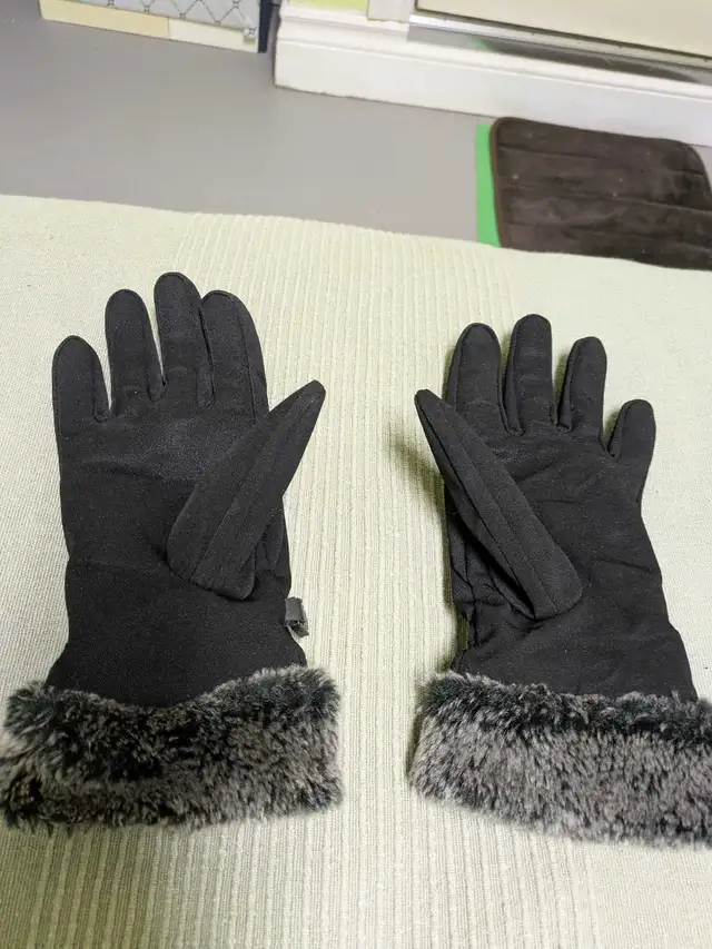 Head women's ski gloves Small black faux fur lined in Women's - Other in Oshawa / Durham Region - Image 6