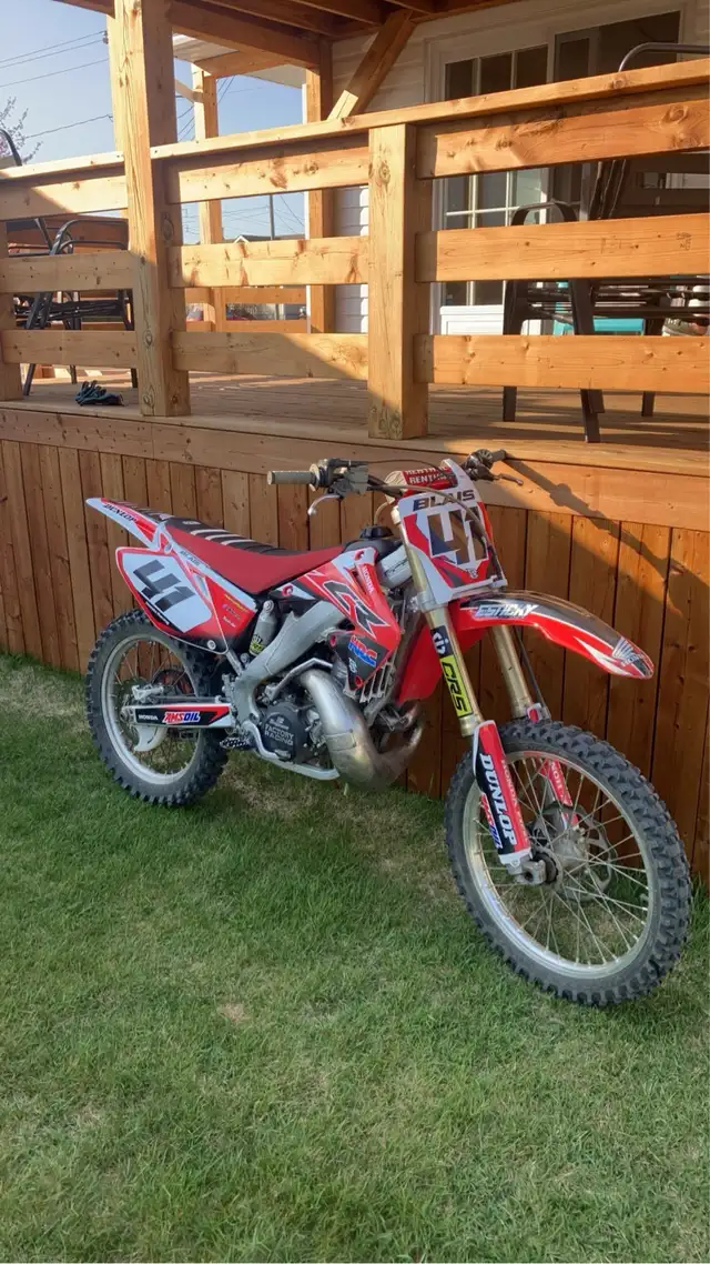 Honda cr 250r in Dirt Bikes & Motocross in Saguenay - Image 4