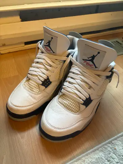 Air Jordan 4 Retro ‘Midnight Navy’, View more