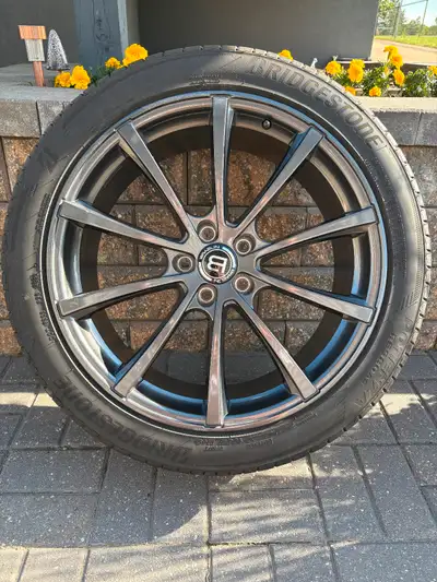 Wheels and tires with about 9000 km. 245/45/20. Were on a Mazda CX-5