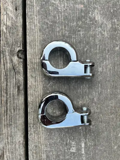 Footpeg mounts for a 1.25” engine guard tubing. Removed from a 2022 Harley Davidson RoadGlide, will...