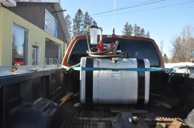 nous avons des reservoirs en alumium pour remplir vos machineries agricole ou construction ou autres...