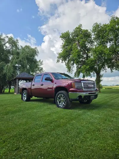 2009 sierra 340000 kms and counting. 5.3l 6 speed. All services done at 8000k. Oiled every fall. Win...