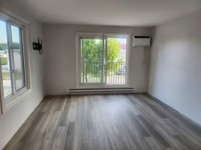 922 DYNES Ave - AVAILAIBLE TO MOVE IN - From September 1 Newly refurbished 2 bedroom apartment to re...