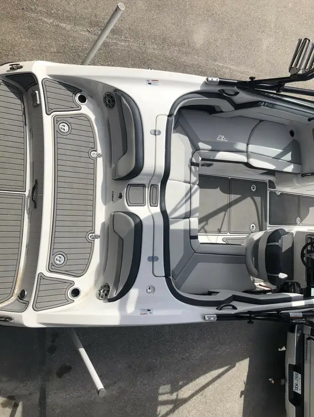 2015 Yamaha 212X Jet Surf Wake Boat in Powerboats & Motorboats in Saskatoon - Image 7