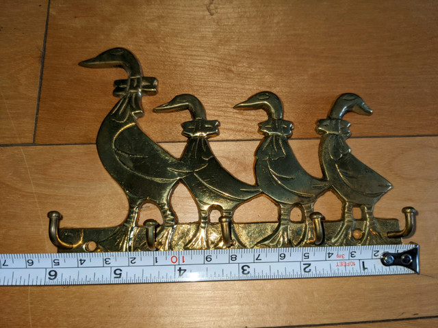 Brandnew in pack brass duck ducklings key holder in Arts & Collectibles in City of Toronto - Image 2