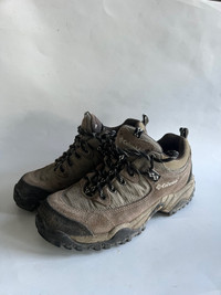 Womens size 7.5 Columbia Hiking Shoes 