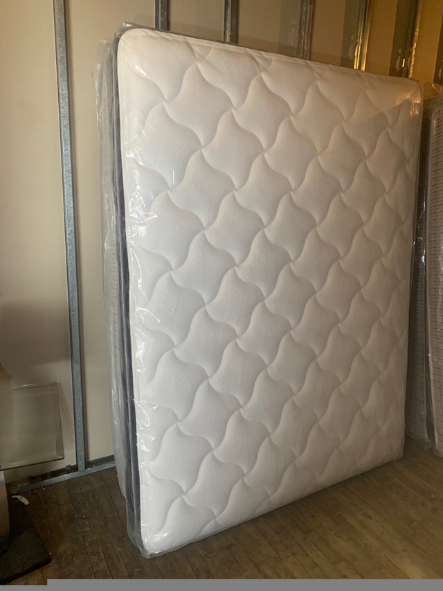 Brand New QUEEN PILLOWTOPS and FREE DELIVERY Beds & Mattresses City