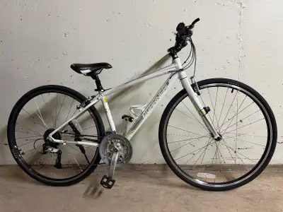 Like New Hybrid Garneau Urbania SC1 Womens Shimano Alivio Carbon Alu Small 5.1-5.6’ Tuned up Ready t...