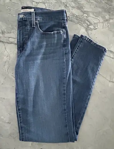 Ladies Levi’s Jeans, View more