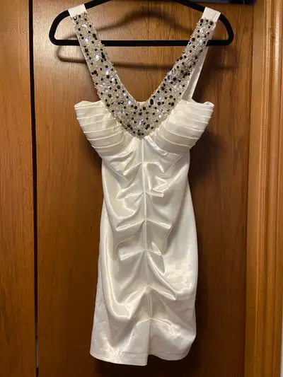 Beautiful dress great for wedding grad prom any party excellent/new condition smoke free home size 3...