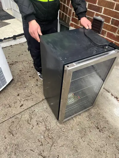 INSIGNIA Mini Fridge Can Beverage Refrigerator Cooler