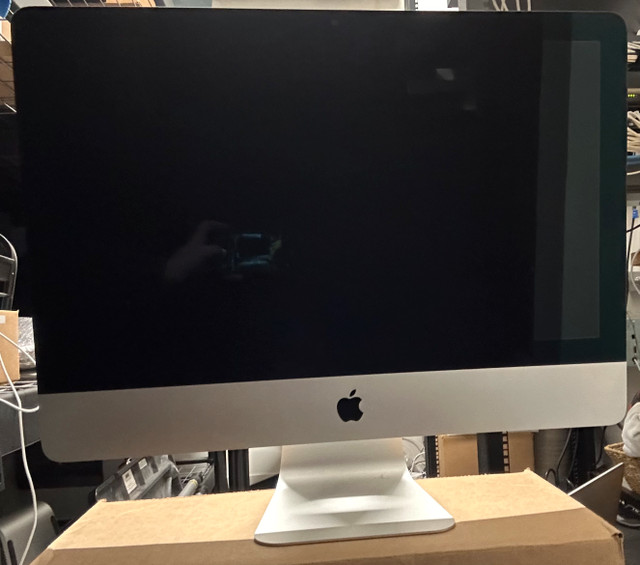 Desktop iMac 21.5" Late 2015 in Desktop Computers in St. Catharines