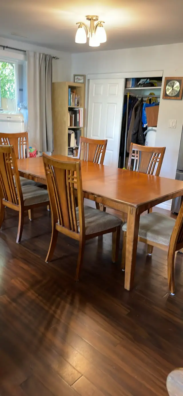 Buffet and table in Dining Tables & Sets in Kingston - Image 3