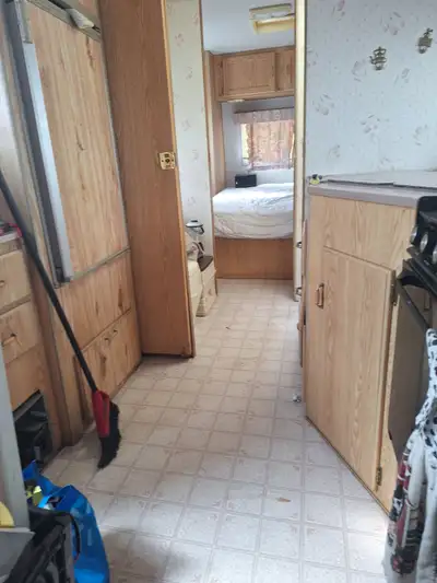 1990 KOMFORT 24FT RV TRAILER BUMPER PULL WITH FULL BATHROOM NO ROOF LEAK TIRES LIKE NEW AND SPARE TI...