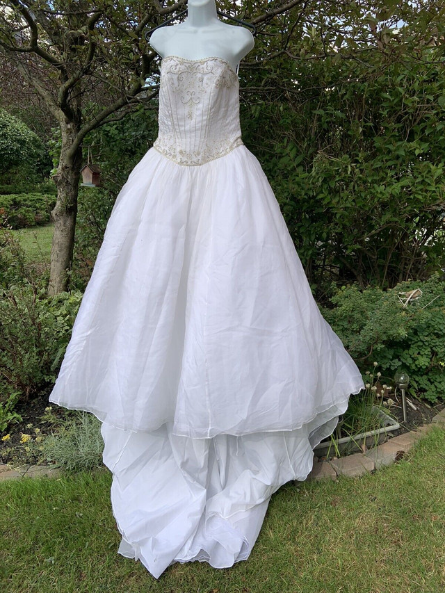 Jasmine Haute Couture Silk Wedding Dress Size 14 in Wedding in Oshawa / Durham Region
