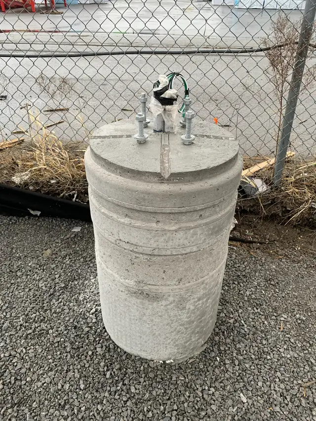Security galvanized gates & fence, safety bollards, concrete in Snow Removal & Property Maintenance in City of Toronto - Image 8