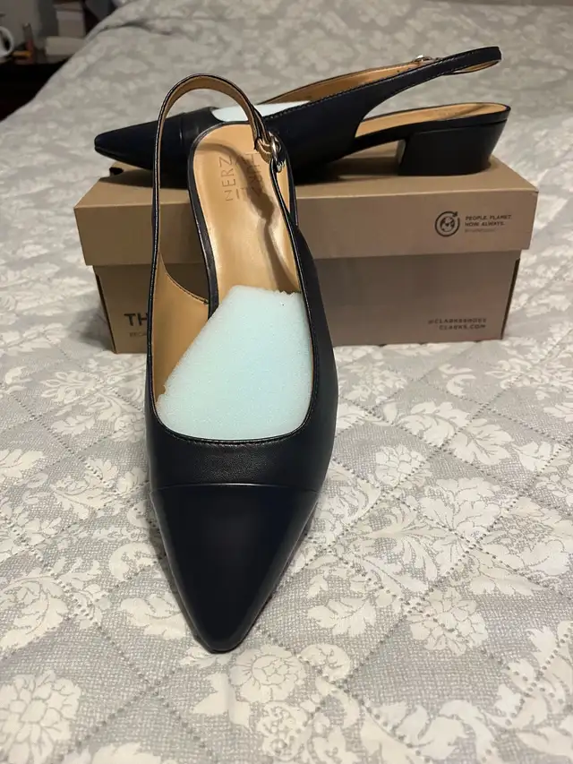 Size 11 shoes-Navy pumps in Women's - Shoes in Oshawa / Durham Region - Image 2