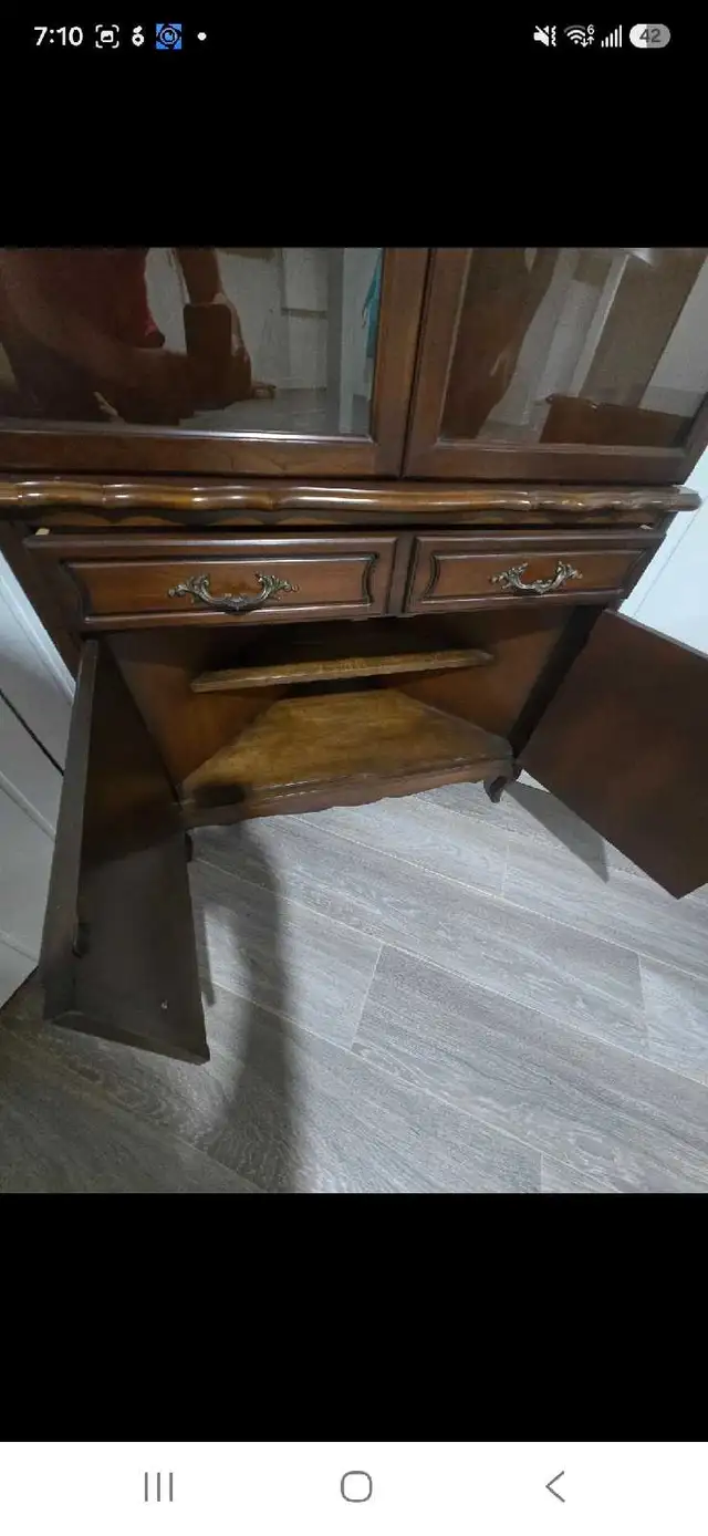 Malcom Furniture Vintage China Cabinet and Matching Buffet in Hutches & Display Cabinets in Mississauga / Peel Region - Image 5