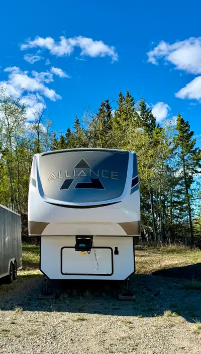 2022 Paradigm 5th wheel. Luxury unit in like new condition. This unit has everything you could want....
