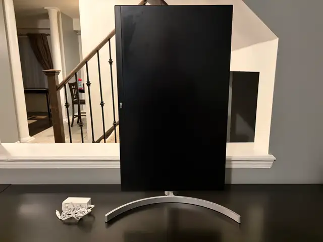 LG 27-inch, 4K UHD Monitor - 27UL650-W in Monitors in Oshawa / Durham Region - Image 4