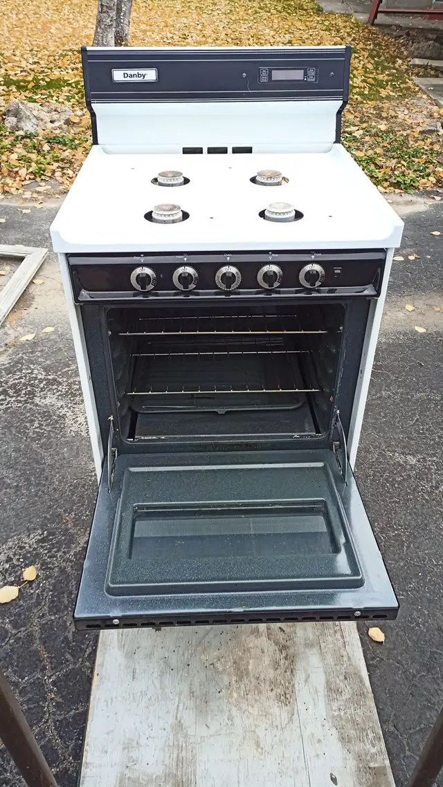 24” Gas Stove, Danby in Stoves, Ovens & Ranges in City of Toronto - Image 3