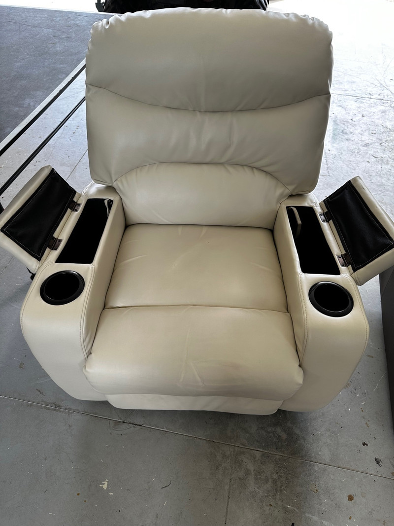 White Leather Recliner Lazy Boy Chair Chairs & Recliners Oshawa
