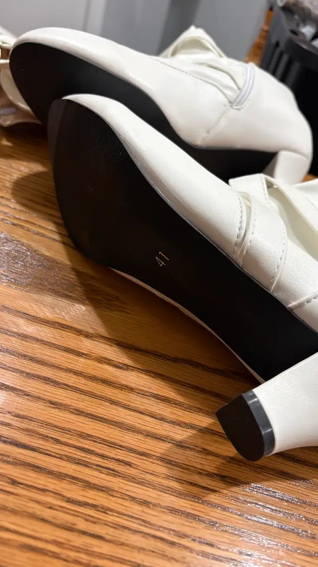 White Slouchy Knee High Boots-Size 10.5 in Women's - Shoes in Mississauga / Peel Region - Image 5