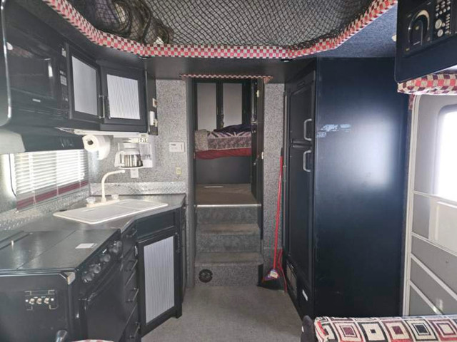 40'  Gearbox Toy Hauler in Park Models in Red Deer - Image 3