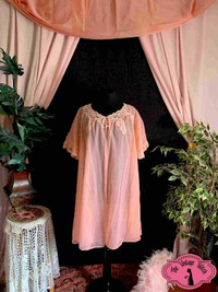 Vintage 1960s Peach Kayser Sheer Lace Peignoir Bed Jacket