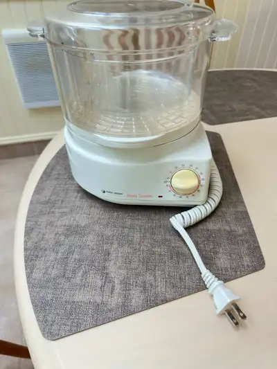 Steam your favourite foods with this Black and Decker Handy Steamer! The electric food steamer is in...