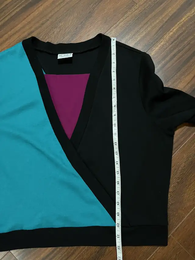 Koret women’s medium vintage colour block knit top in Women's - Tops & Outerwear in Oshawa / Durham Region - Image 9
