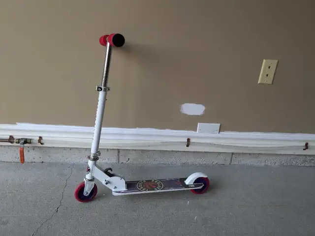 kids scooter raptors in Other in London - Image 2