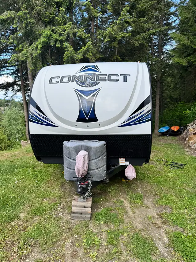 Rv Travel Trailer  in British Columbia in Canada - Image 4